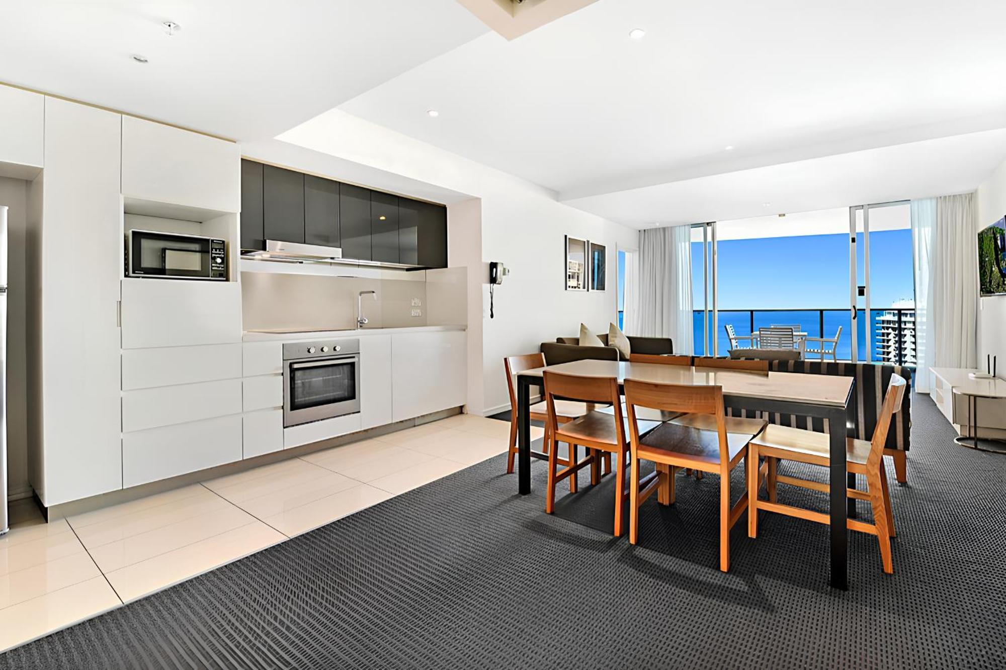 Number 1 H Residences - Wifi, Parking & More By Gold Coast Holidays Екстериор снимка